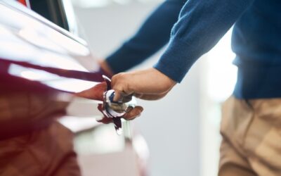 No puedo abrir mi coche: ¿aviso a un cerrajero?