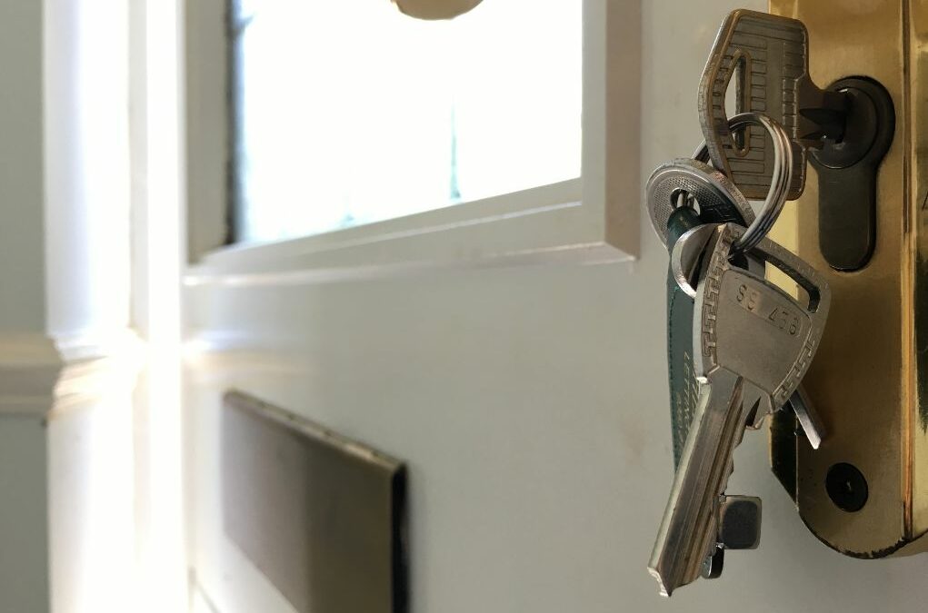 4 trucos que te solucionarán la vida si te dejas las llaves puestas por dentro